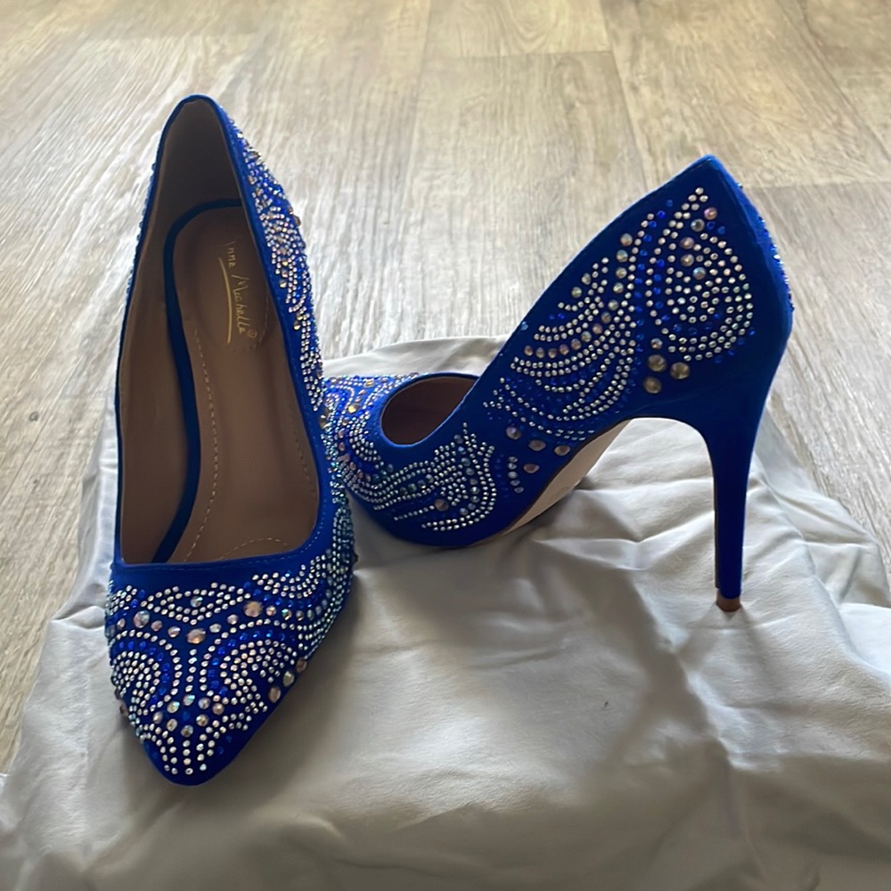 Closed toe heels with rhinestones